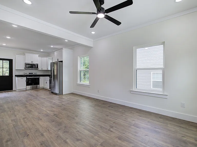 124 Robinhood Dr SE #A — Photo 3