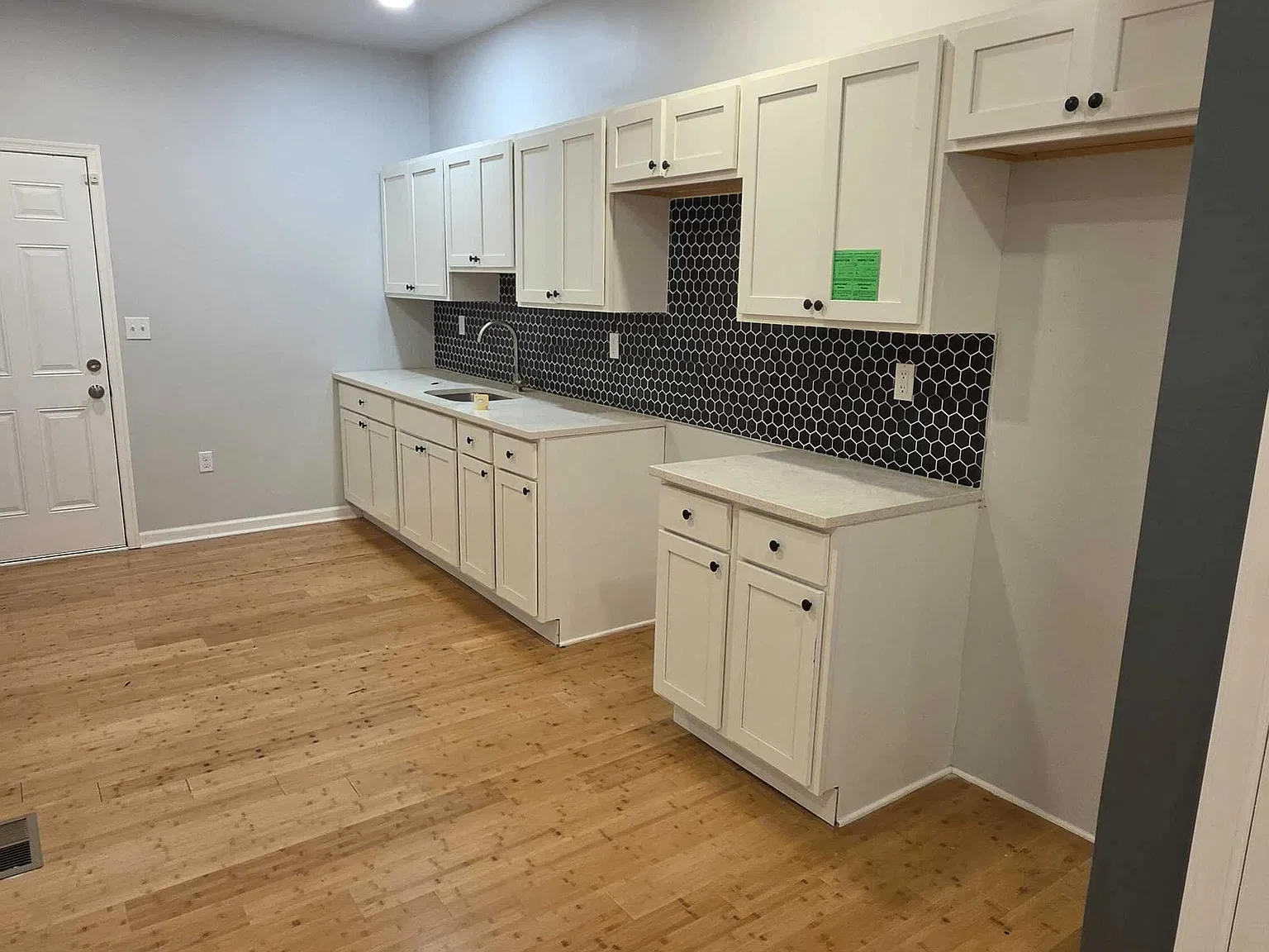2 bed, $1,300 — Photo 4