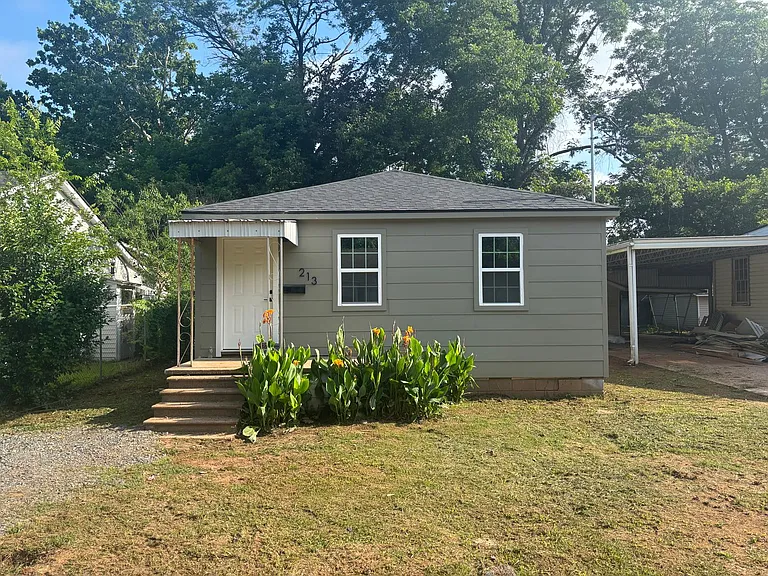 213 Kelly St — Photo 1