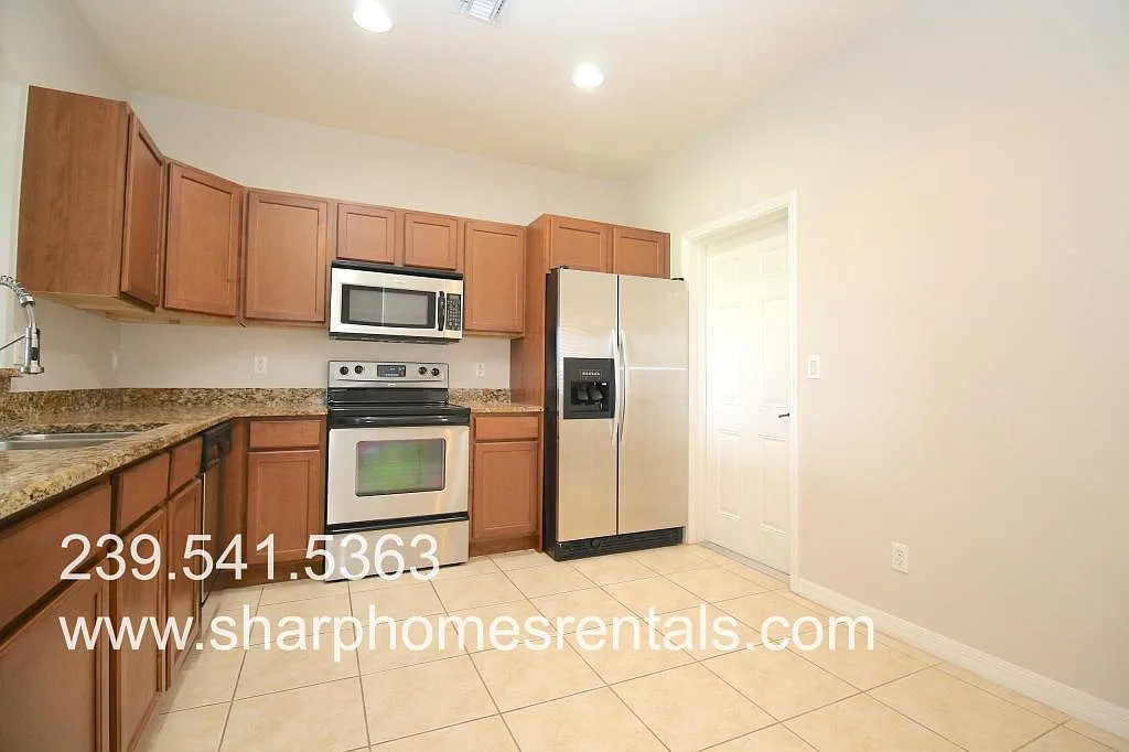 2404 Laurentina Ln — Photo 2