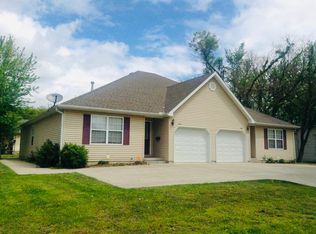 301 E Park St APT A, Pittsburg, KS 66762