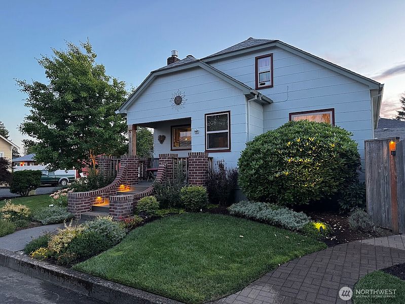 3rd image of 4100 Creston Avenue