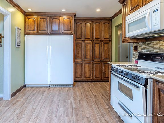 4th image of 1403 E Everglade Ave