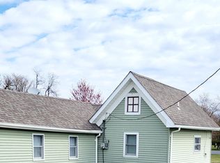 208 8th St SE, Demotte, IN 46310