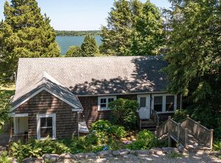 134 Willett Rd, Saunderstown, RI 02874