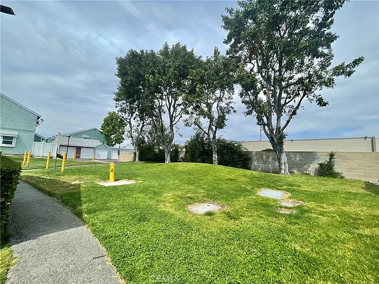 5640 Riverside Dr #110 — Photo 21