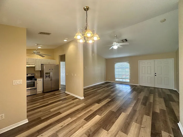 1137 NW Juanita Pl — Photo 5