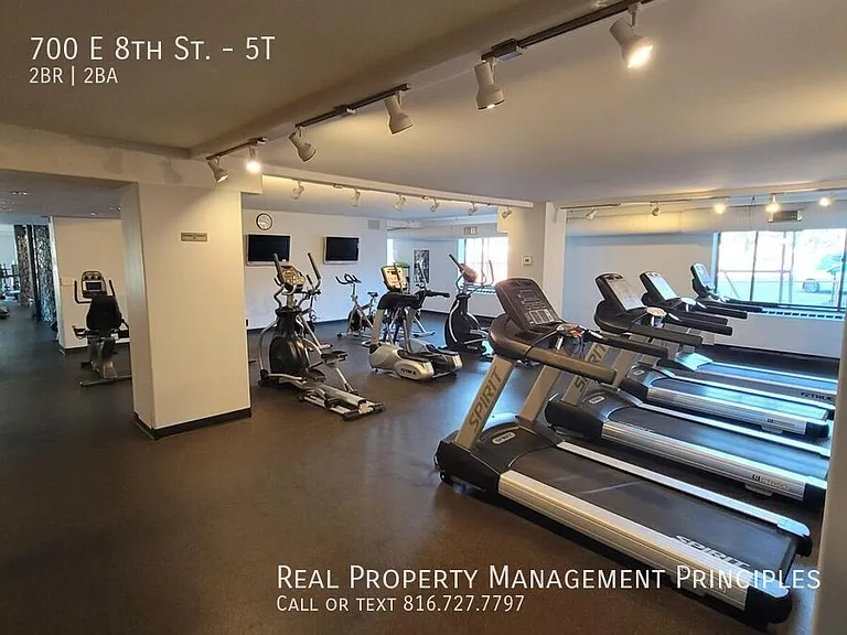 700 E 8th St #5T — Photo 17