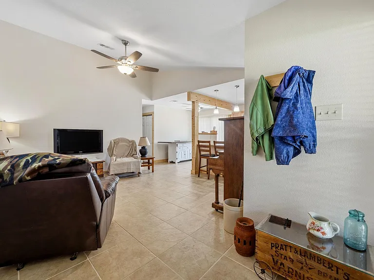 513 Texas Ave — Photo 5