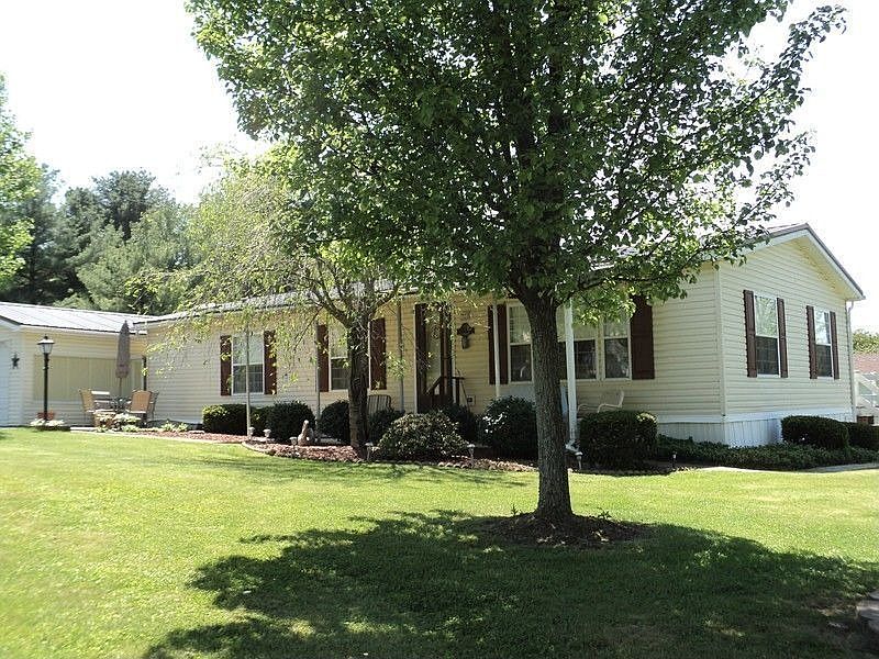 1st image of 2060 Yale St