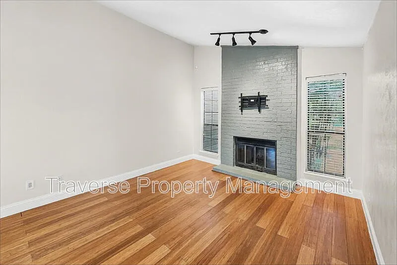 2 bed, 1.0 bath, 860 sqft, $1,495 — Photo 3