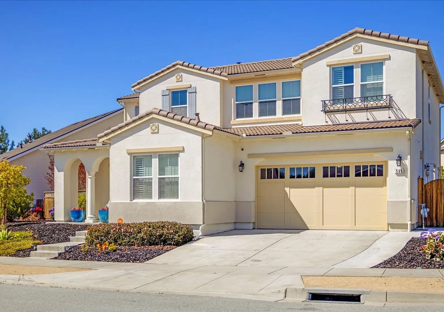 Spacious 4-Bedroom Marina Home with Loft & Large Backyard in Sea Haven, Marina — Photo 3