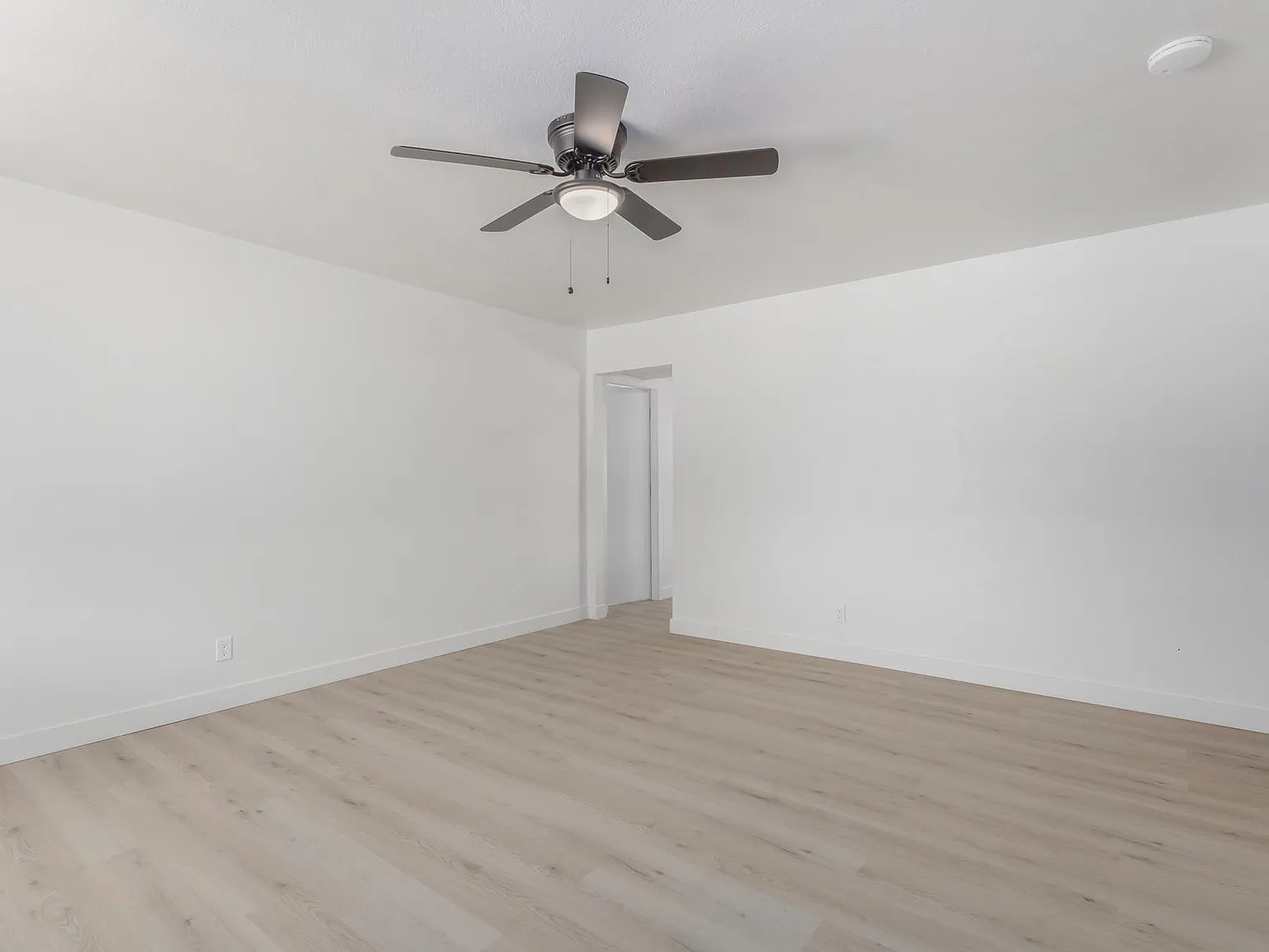 3638 W Medlock Dr — Photo 4