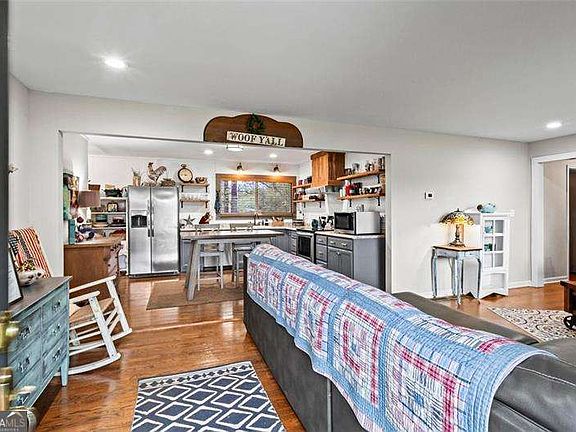 4th image of 605 Rocky Branch Rd