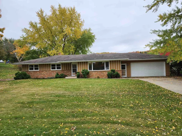 975 Fairway Cir, Plain, WI 53577