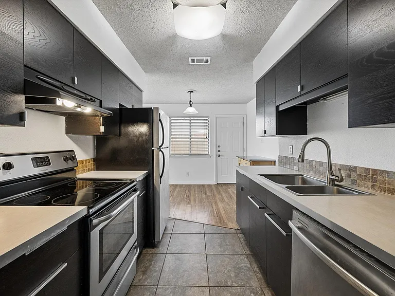 8106 Sonnet Ave #101 — Photo 3