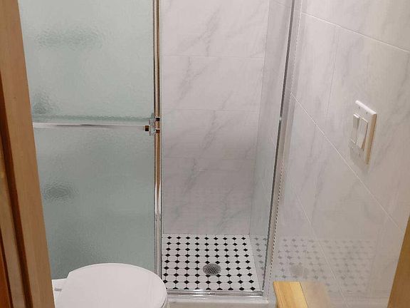 4th image of 5011 Clearview Expy Floor 2