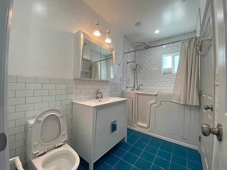 1712 N Lincoln St — Photo 8