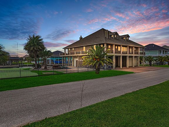 2nd image of 1239 Lagoon Dr