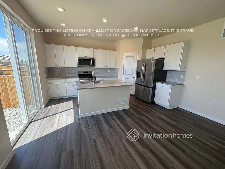 462 Elbert St — Photo 4