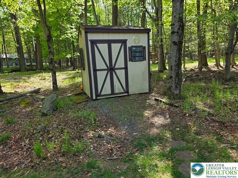 1037 Maplewood Dr — Photo 36