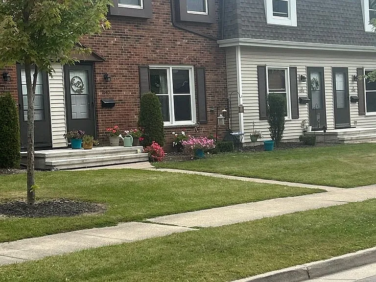 1040 Hunt Ave — Photo 1