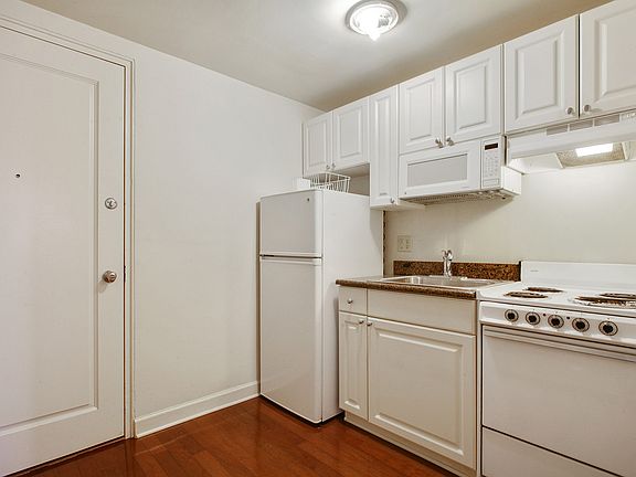 3rd image of 1205 St Charles Ave APT 515