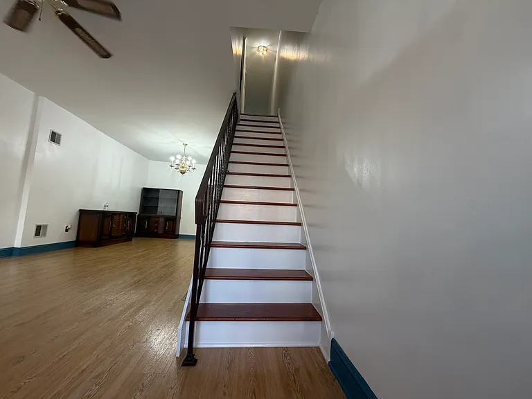 2522 S 8th St — Photo 2