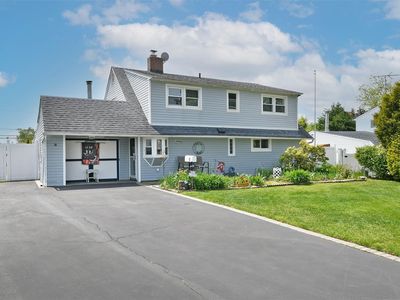 8 Elves Lane, Levittown, NY, 11756