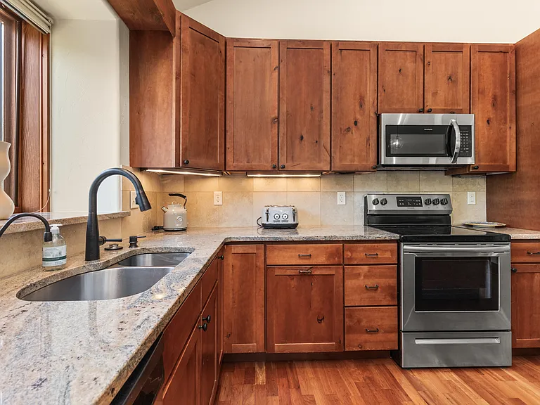 Kitchen Sink | Oven | Microwave