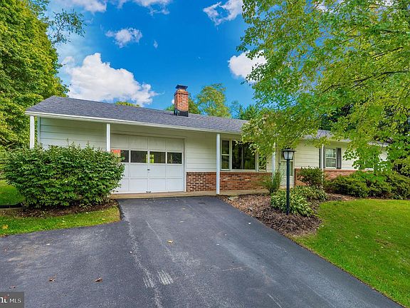 2nd image of 13113 Manor Dr