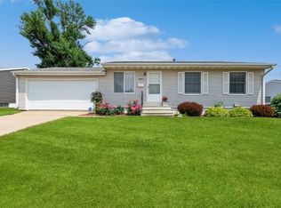 5648 Gordon Ave NW, Cedar Rapids, IA 52405