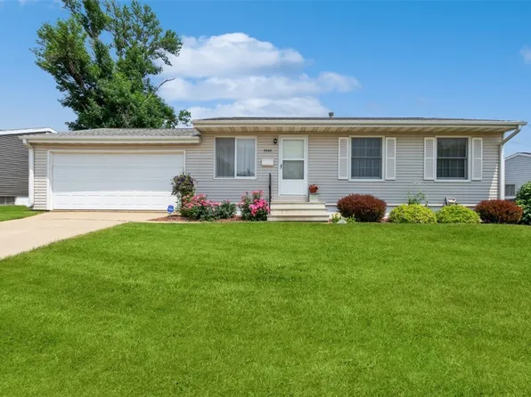 5648 Gordon Ave NW, Cedar Rapids, IA 52405