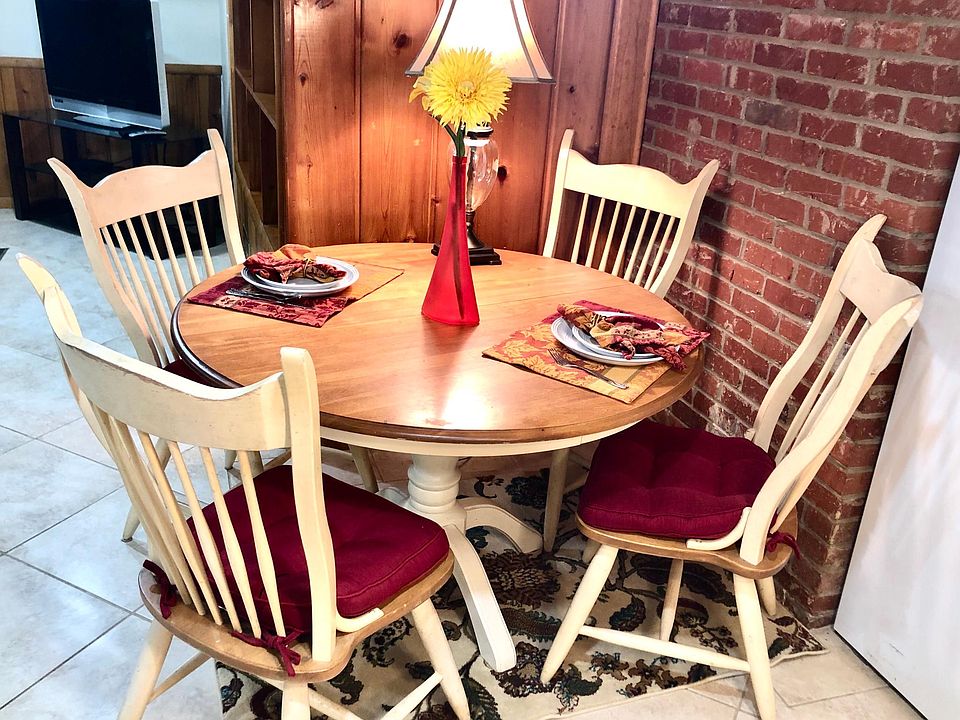 Dinette set gives a cozy place to eat