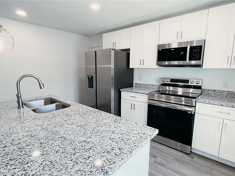8192 N Pitcairn Way — Photo 3