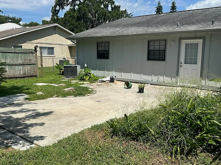 907 Royal Oak Ct — Photo 15