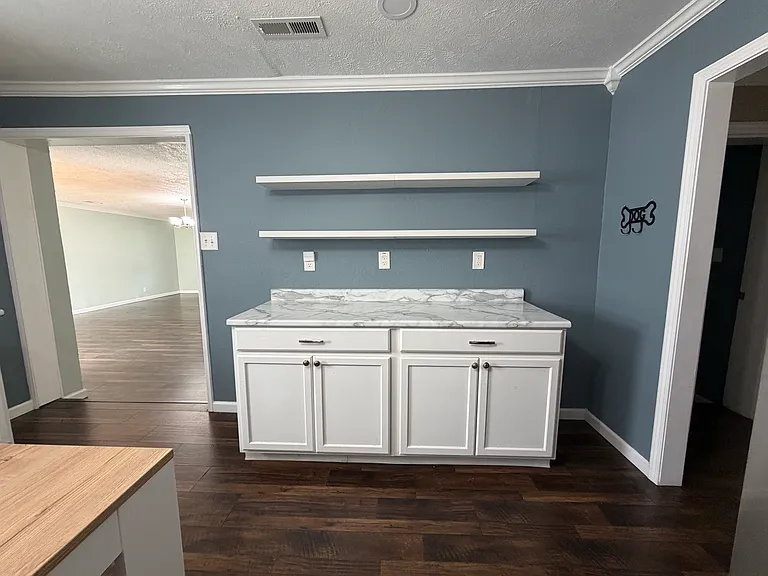 501 Columbus St — Photo 11