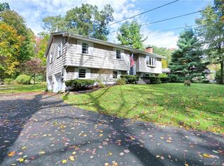 49 Greenwood Ln, Monroe, CT 06468