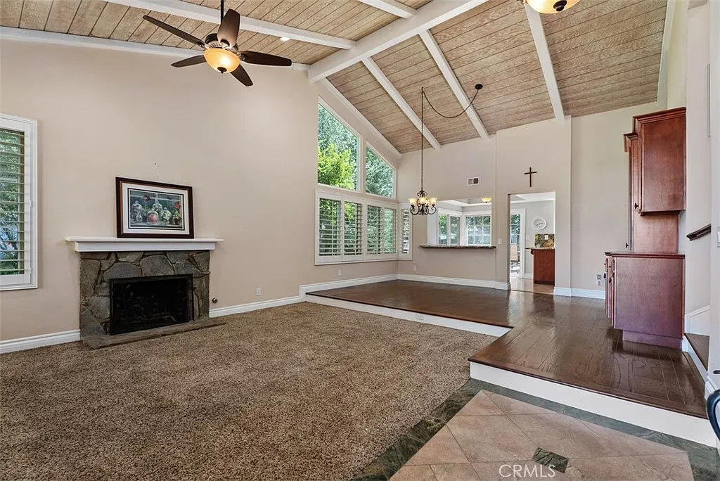 4 bed, 2484 sqft, $5,600 — Photo 2
