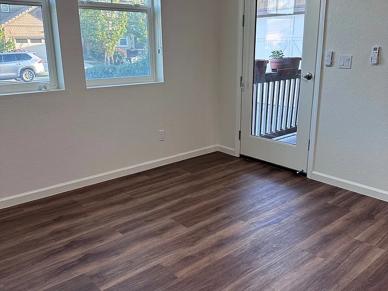 659 W Downey Dr — Photo 4