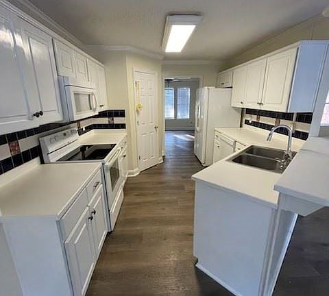 5th image of 128 Mackay Dr