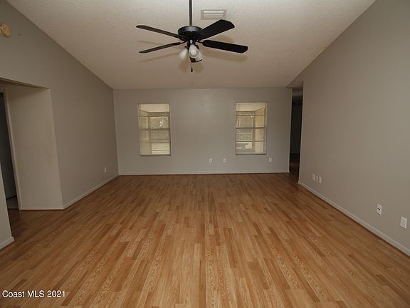 4th image of 934 Colonial Ave SE