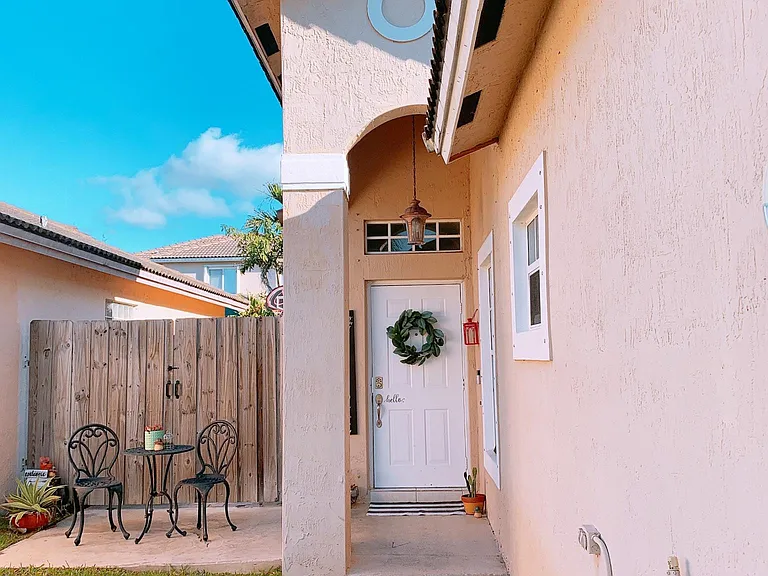 8783 SW 213th Ln — Photo 1