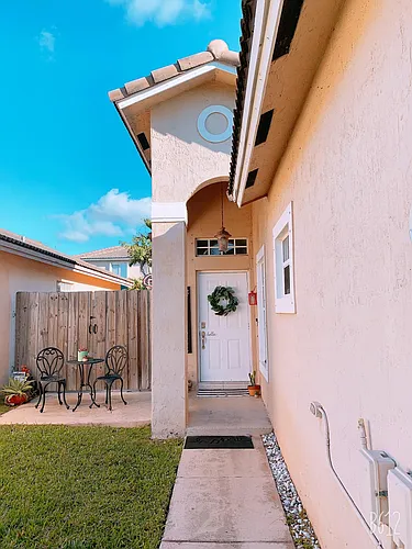 8783 SW 213th Ln Photo 1