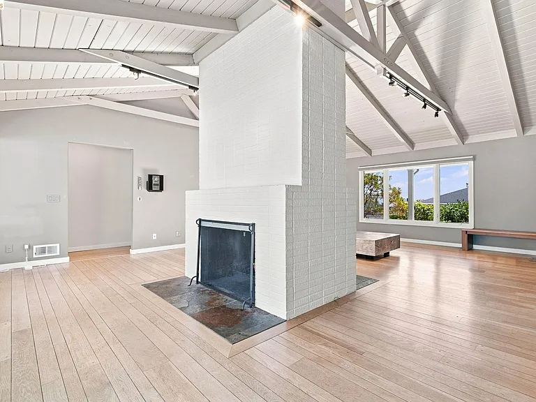 26 Dudley Ct — Photo 3