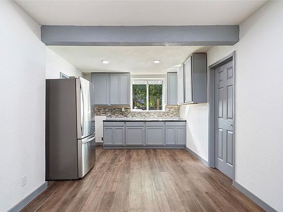 3rd image of 4026 Antoinette St