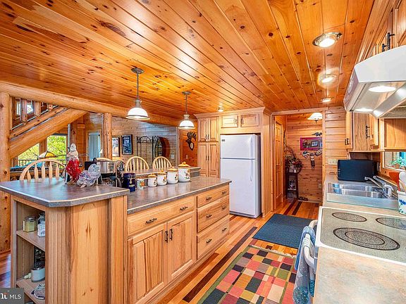 5th image of 251 Robinwood Dr