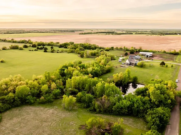 741 N Meridian Rd, Belle Plaine, KS 67013