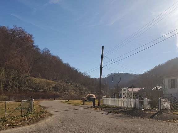5th image of 114 Westwood Dr