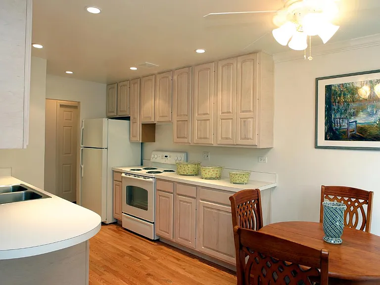Emerald Court Apartments — Photo 62